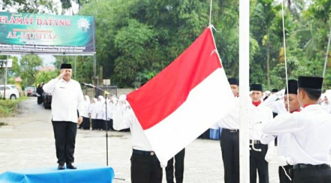Walikota Solok, Zul Elfian bertindak sebagai Irup upacara peringatan HSN tingkat kota Solok 2019.