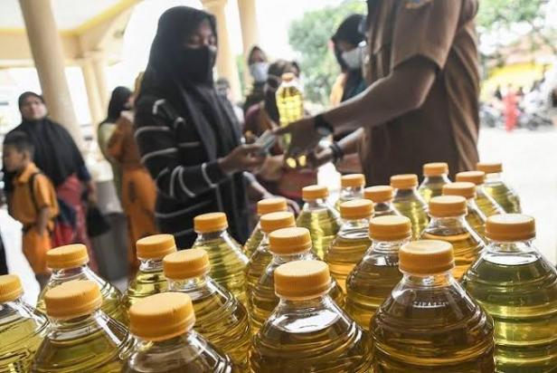 Terapkan Minyak Goreng Rp Ribu Per Liter Pemerintah Buka Jalur