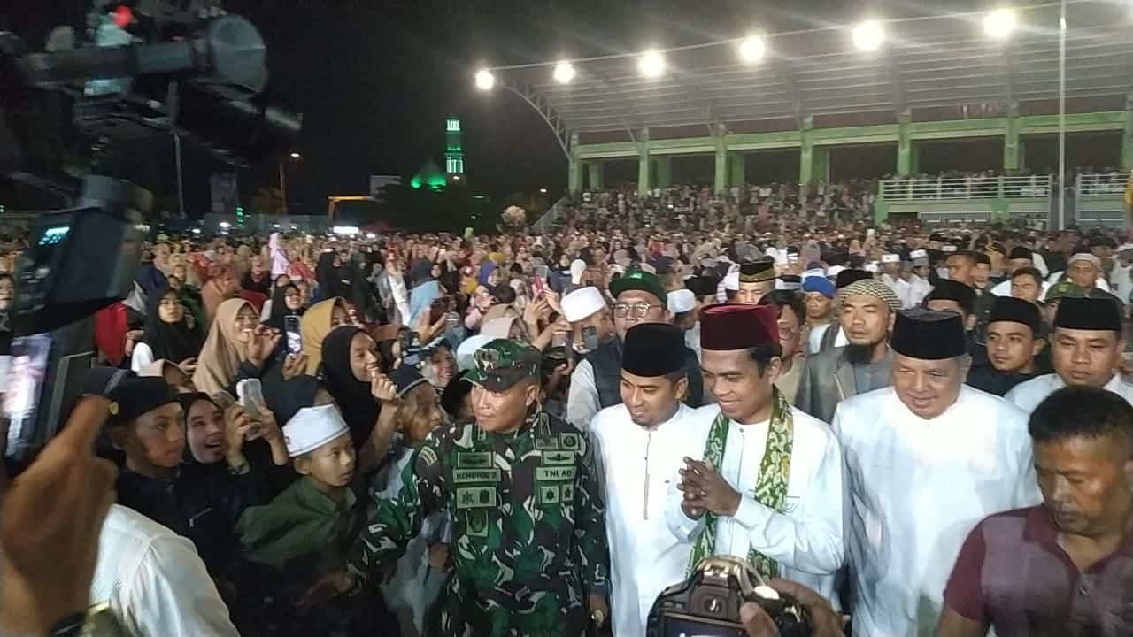 Ribuan Masyarakat Ramaikan Solok Bersholawat Bersama Ustaz Abdul Somad