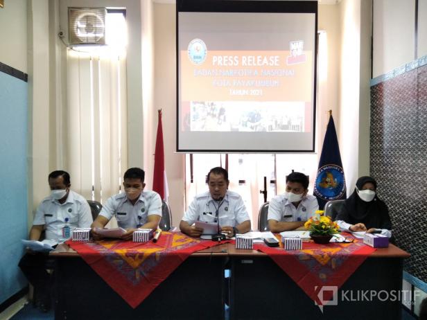 Kepala BNNK Payakumbuh bersama jajaran saat Press Release Akhir Tahun 2021