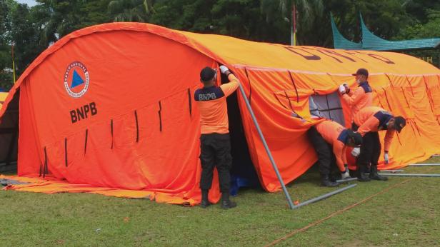 Lomba pemasangan tenda