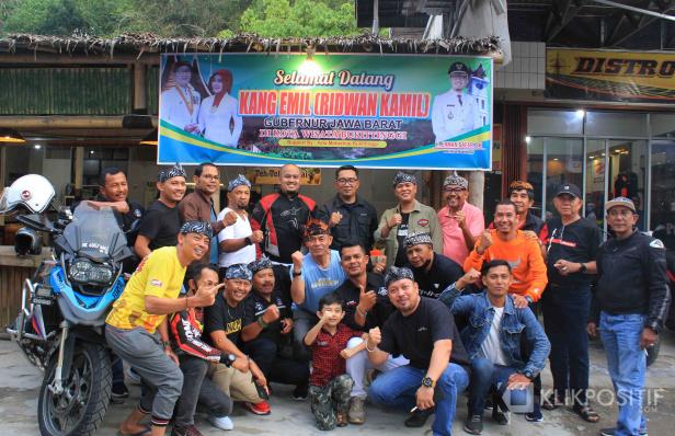 Ridwan Kamil foto bersama para bikers Bukittinggi