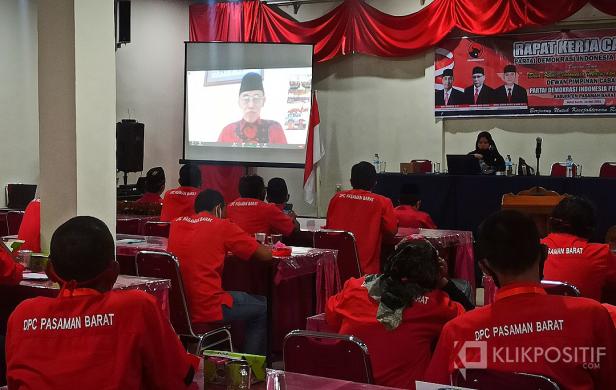 Ketua Bidang Keagamaan dan Kepercayaan Kepada Tuhan Yang Maha Esa DPP PDIP, Prof Hamka Haq saat menyampaikan pidato nya secara virtual