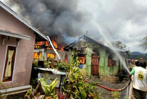 Api menghanguskan empat bangunan di Kecamatan Rambatan, Tanah Datar