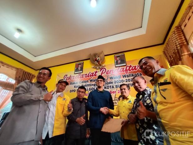 Erman Safar Saat di Kantor Golkar