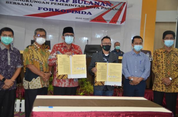 Gojek menandatangani Kesepakatan Bersama dengan Pemerintah Kota Padang terkait kerjasama untuk menambah 3000 pedagang ke dalam ekosistem Gojek.