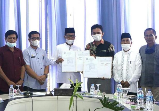 Wakil Bupati Pasaman Barat, Risnawanto usai melakukan penandatanganan Memorandum of Understanding (Mou) dengan PT Mitra Orsa Udayana