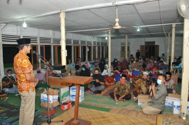 Gubernur Sumbar Irwan Prayitno saat Maulid Nabi Muhammad SAW 1442 Hijriah di Masjid Kalampaian, Ampalu Tinggi Kecamatan Sungai Sariak Kabupaten Padang Pariaman, Kamis (29/10/2020).l