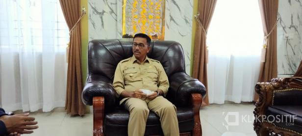 Bupati Solok Selatan Khairunas