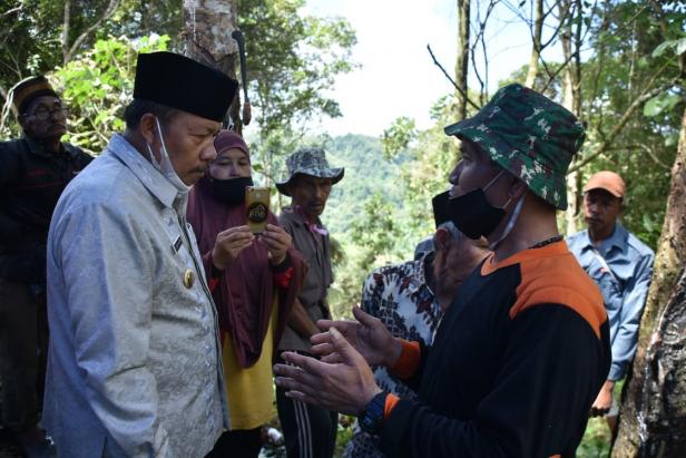 Bupati Agam berdialog dengan warga