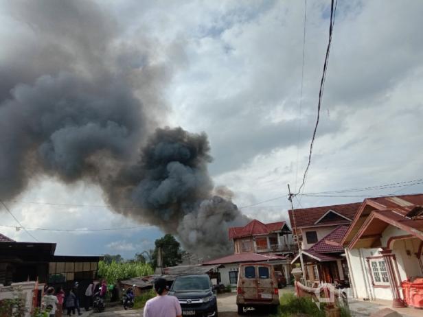 Kepulan Asap dari Kejauhan