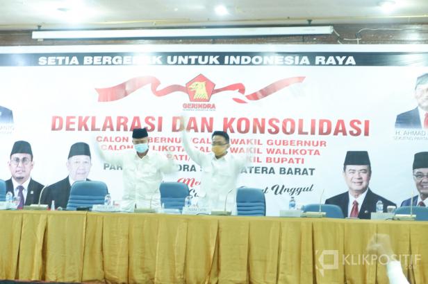 Pasangan NA-IC saat melakukan deklarasi calon kepala daerah yang diusung Gerindra di Bukittinggi, Sabtu 29 Agustus 2020