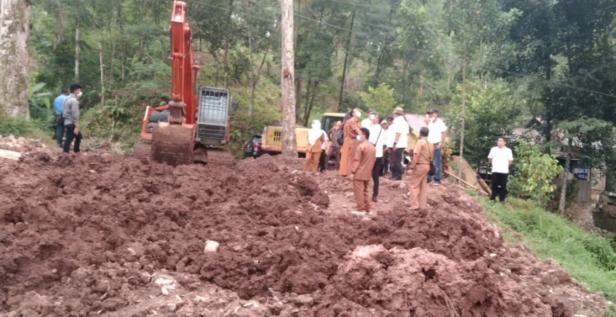 Proyek Sistem Pengembangan Air Minum Ibukota Kecamatan (SPAM IKK) Batang Sako Tapan Kabupaten Pesisir Selatan dari Balai Prasarana Pemukiman Wilayah (BPPW) Sumatera Barat