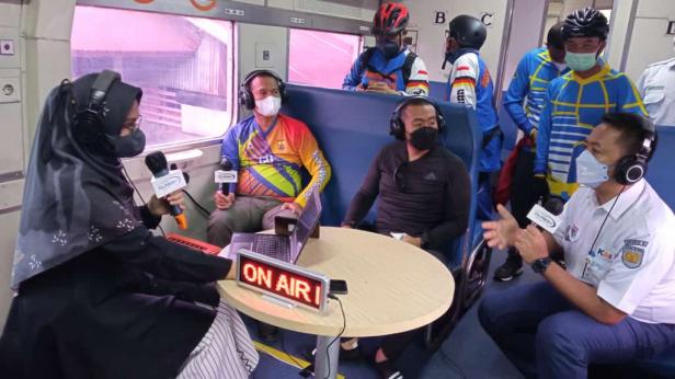 Pertama di Indonesia, Radio Classy FM Padang 'Siaran Langsung' dari Gerbong Kereta Rute Padang-Pariaman