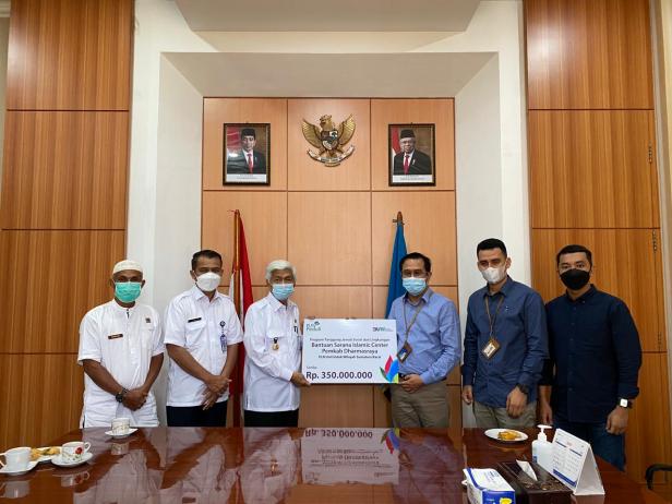 PT PLN Unit Induk Wilayah Sumatera Barat UP3 Solok melalui Program Tanggung Jawab Sosial dan Lingkungan (TJSL) menyalurkan bantuan sarana kepada pemerintah Kabupaten Dharmasraya senilai Rp 350 juta,pada Rabu (23/06) di Kantor Bupati Kab. Dhamasraya.