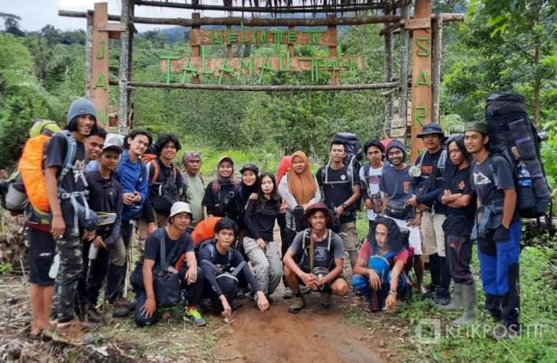 Salah satu kelompok pendaki dari luar Propinsi Sumatera Barat