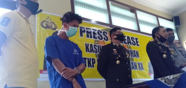 Kapolresta Padang Kombes Pol Yulmar Tri Himawan dan Wakapolresta Padang AKBP Haris Hadis saat Jumpa Pers di Mapolresta Padang