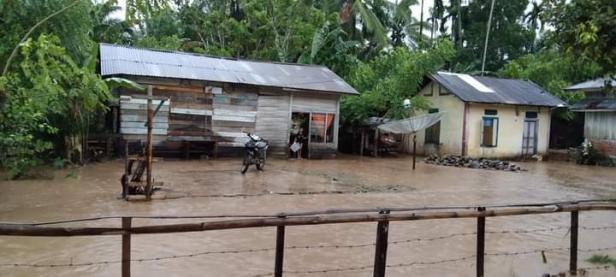 Kondisi banjir akibat luapan sungai Batang Tapan di Rahul Tapan Pessel