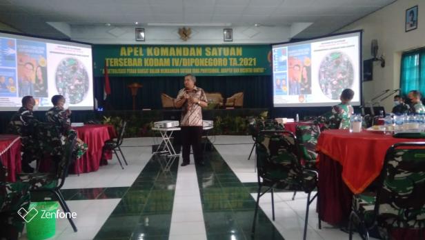 Dr Aqua Dwipayana saat sharing komunikasi dan motivasi bersama para perwira TNI AD saat acara Apel Komandan Satuan di lingkungan Kodam IV/Diponegoro.