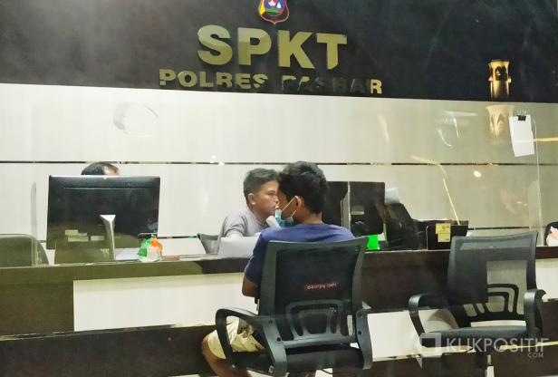 Hamka saat membuat laporan di SPKT Polres Pasaman Barat