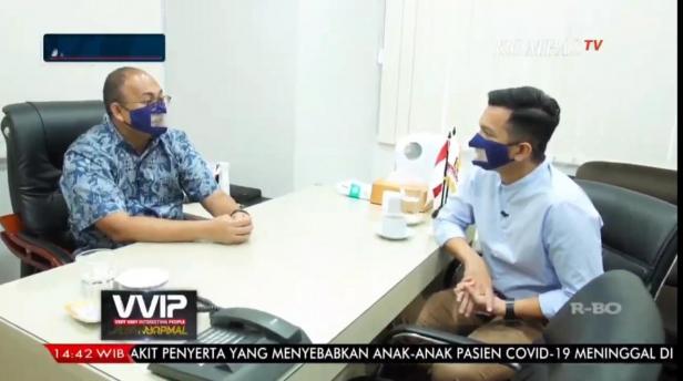 Anggota DPR RI Andre Rosiade dan host VVIP Kompas TV Timothy Marbun berbincang.