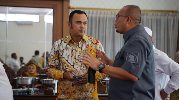 Andre Rosiade bersama Bupati Sijunjung Benny Dwifa