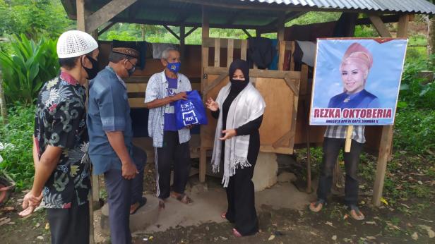 Rezka Oktoberia saat berkunjung ke Nagari Bukik Limbuku, Kecamatan Harau, Kabupaten Lima Puluh Kota.