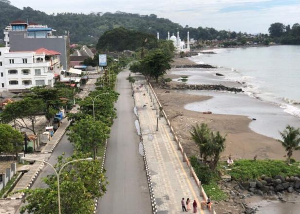 Akses ke Objek Wisata  Pantai  Padang  Ditutup Petugas 