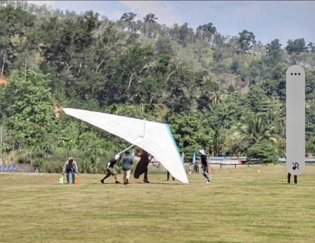 Detik-detik NSR Yalatif M mendapatkan medali emas di cabang olahraga Gantole pada PON Papua 2021, Lapangan Adven Doyo Baru, Rabu (29/9)