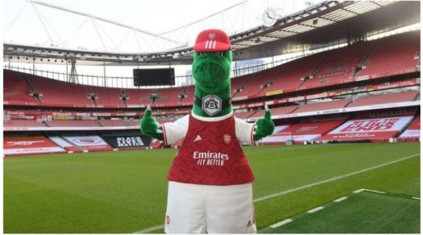 Gunnersaurus Kembali ke Emirates Stadium.