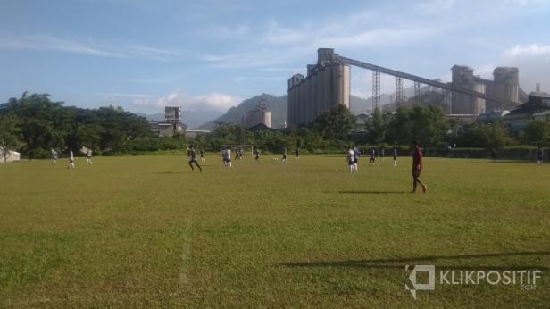 Tim Semen Padang FC Saat Latihan