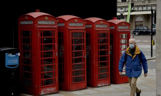 Ribuan kotak telepon merah ikonik Inggris akan dilindungi dari penghapusan di bawah aturan baru, regulator telekomunikasi mengatakan Selasa.