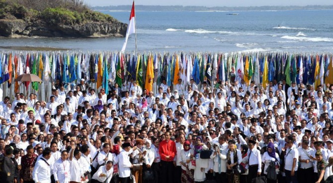 Presiden Joko Widodo bersama pimpinan perguruan tinggi se Indonesia di Bali