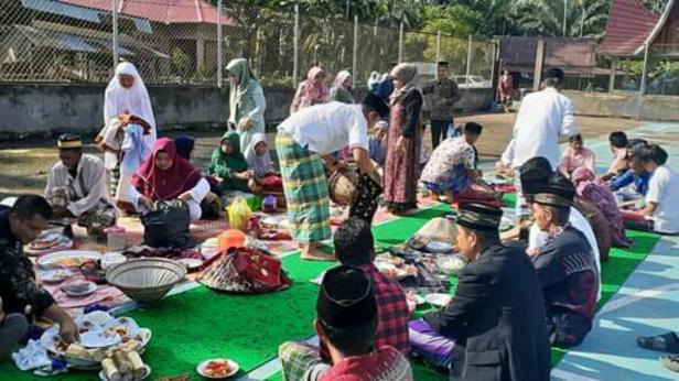 Tradisi Bajamba warga Ganting Kubang-Pessel usai salat Iduladha