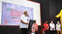 Plt Direktur Utama PT Semen Padang Asri Mukhtar ketika membuka kegiatan donor darah di GSG Semen Padang, Rabu (19/1/2022)