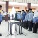 Bupati Solok Selatan Khairunas saat memandu pengambilan sumpah janji PNS