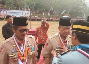 Pemberian penghargaan oleh perwakilan Pramuka Malaysia kepada Pramuka Sumbar