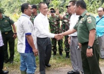 GM PLN UIP II Sumbagut, Jurlian Sitanggang bersama Wakil Bupati Pasaman Atos Pratama saat syukuran Sutet Padang Sidempuan-Payakumbuh