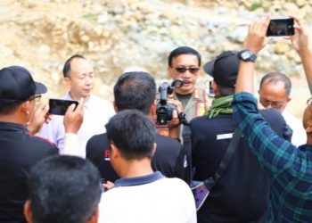 Bupati Pessel Hendrajoni bersama Forkompinda melakukan peninjauan langsung ke lokasi pembangunnan PLTMH di Pelangai Gadang