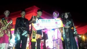 Uda-Uni Duta Wisata Pessel 2017 yang terpilih pada malam penutupan Festival Langkisau
