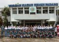 Foto bersama siswa SMA Semen Padang dengan Biro GCG/MR Semen Padang setelah kegiatan sosialisasi anti korupsi di sekolah