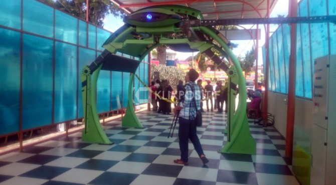 Perlengkapan cuci mobil robotik