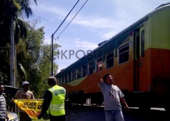 warga bentuk komunitas peduli perlintasan kereta