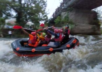 Arung Jeram di Batang Agam Nagari Padang Tarok