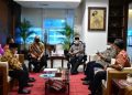 Andre Rosiade bersama Walikota Padang Hendri Septa, Walikota Bukittinggi Erman Safar, Bupati Agam Andri Warman, dan utusan Bupati Pesisir Selatan melakukan pertemuan dengan Menteri PUPR Basuki Hadimuljono di kantoer Kementerian PUPR, Jakarta.