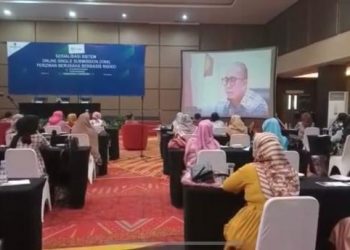 Anggota Komisi VI Andre Rosiade menjadi narasumber secara virtual dalam Sosialisasi Sistem Online Single Submission (OSS) Perizinan Berusaha Berbasis Risiko di Hotel Truntum Padang, Kamis (21/10/2021)