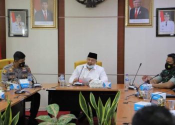 Wali Kota Solok, H. Zul Elfian Umar memimpin rapat koordinasi dengan Forkompinda