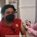Salah seorang warga mengikuti vaksinasi Covid-19 gratis yang digelar DPD Gerindra Sumbar.
