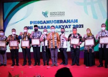 Anugerahkan SNI Pasar Rakyat untuk Kota Padang Panjang, Wamendag: Revitalisasi Pasar Rakyat Perkuat Pemulihan Ekonomi Nasional