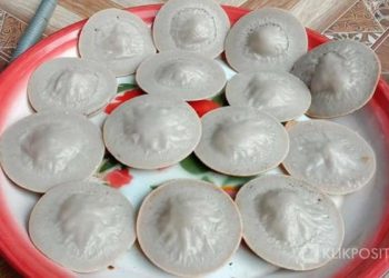 Makanan yang terbuat dari tepung berasa yang dinamakan Apam